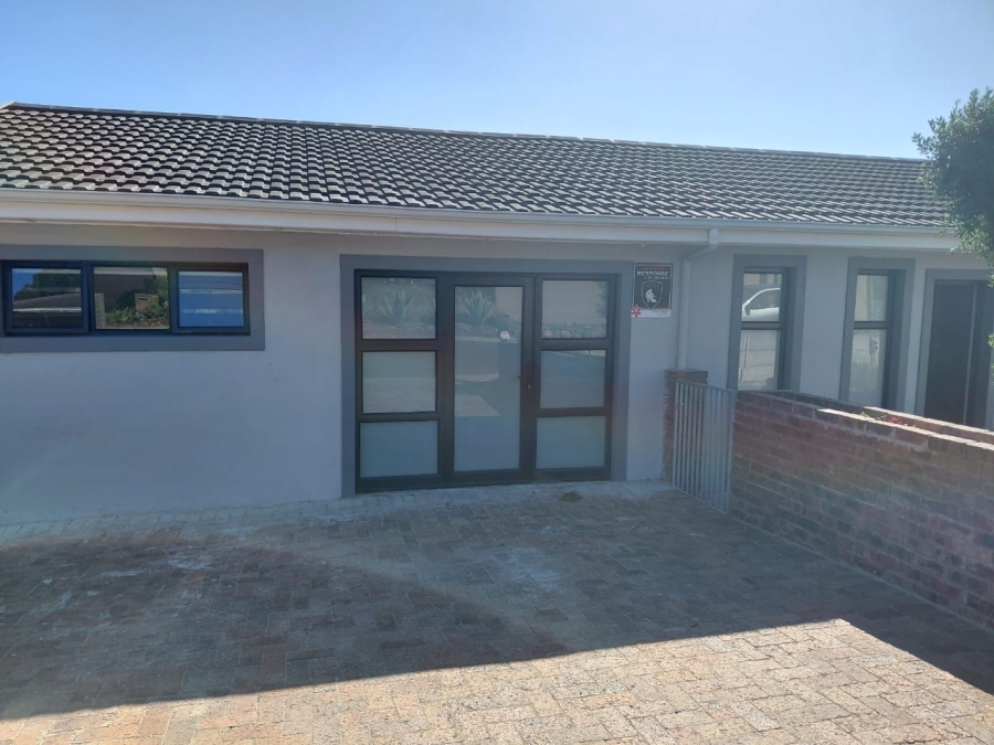 To Let 1 Bedroom Property for Rent in Protea Heights Western Cape